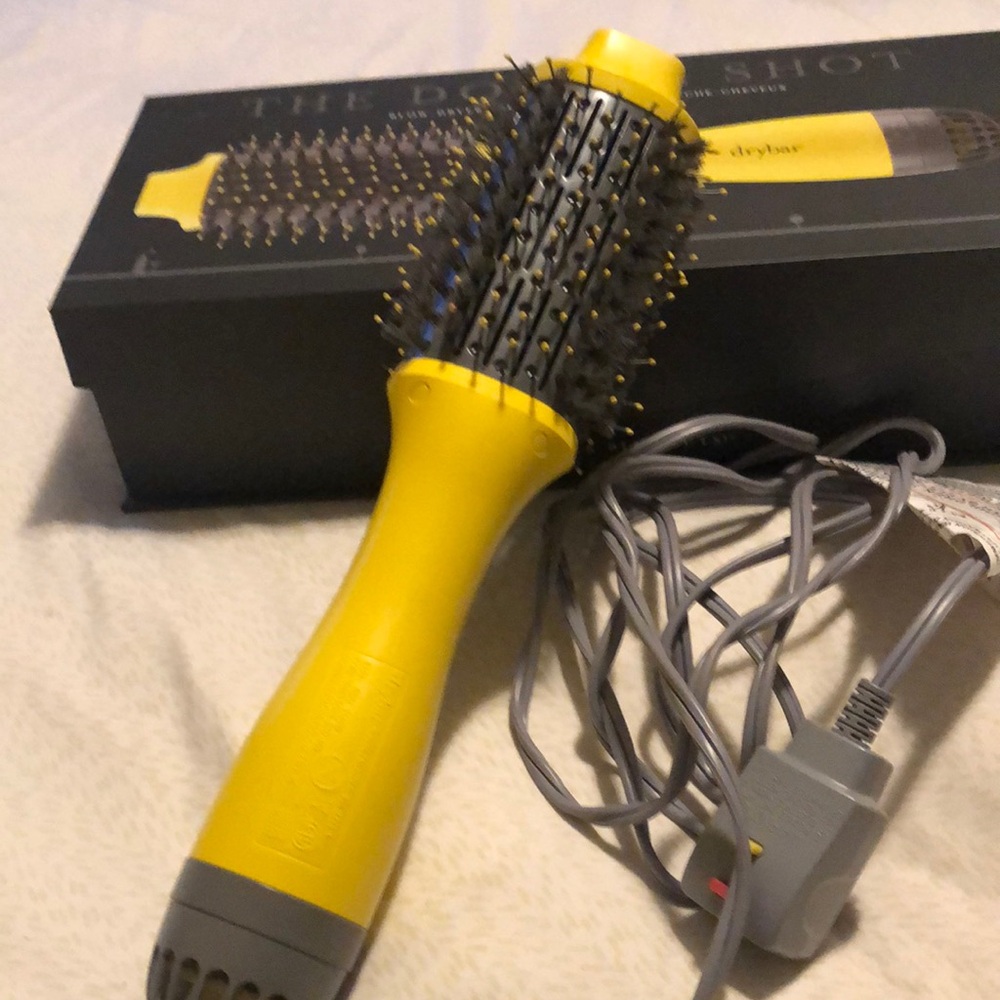 Drybar Vibrant Yellow Styling Brush in excellent condition.